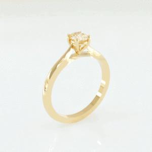 Lily Small Oval Cut